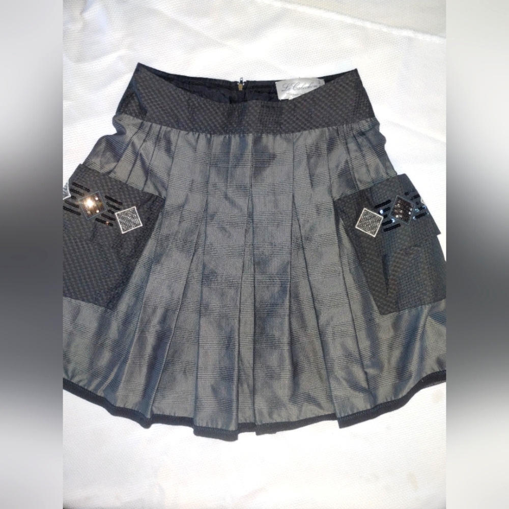 Le Cabochon Plaid Pleated skirt, gray size 6, great condition, made in Italy